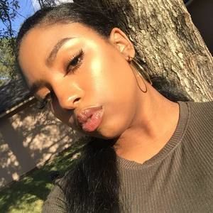 Meet your Posher, Cleo